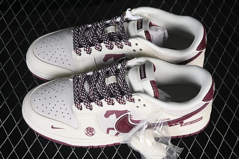 All categories Nk SB Dunk Series Nk SB Dunk Low High-end customized low-top sneakers Nike SB Dunk Low Beige and wine red contrast color High-end customized low-top casual sneakers DN3168-011